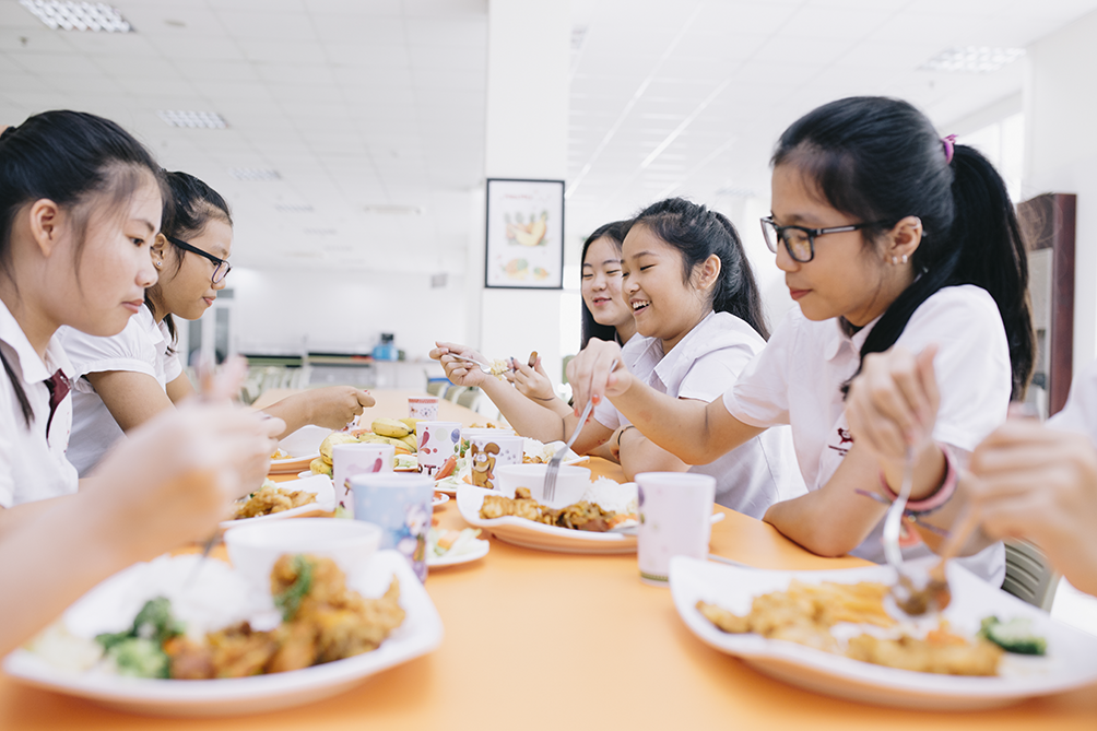 Những thực phẩm dinh dưỡng nhất định phải có trong suất ăn trường học 